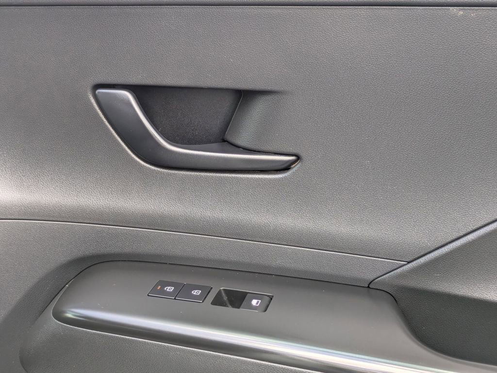 Used 2025 Hyundai Kona SEL FWD image 33