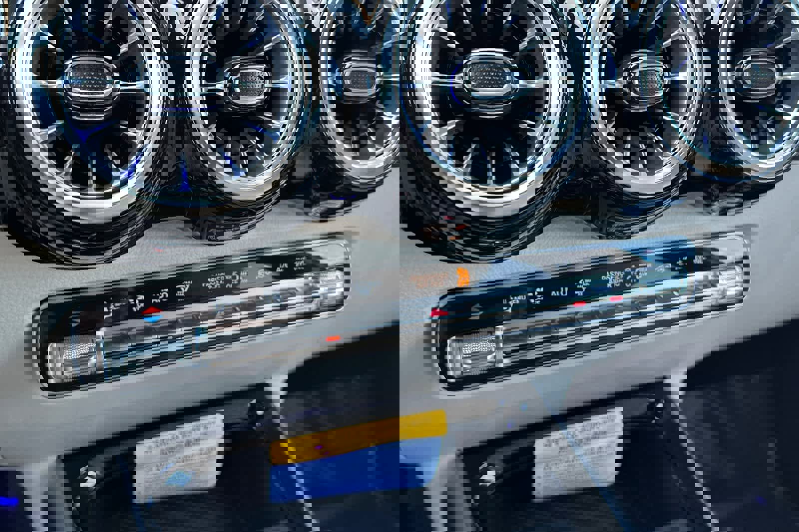 New 2025 Mercedes-Benz GLB 250 image 19