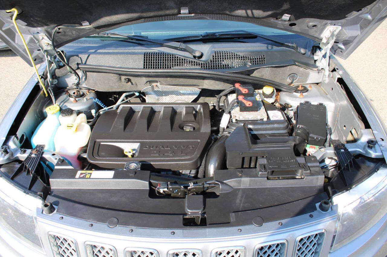 Used 2016 Jeep Compass Latitude image 15