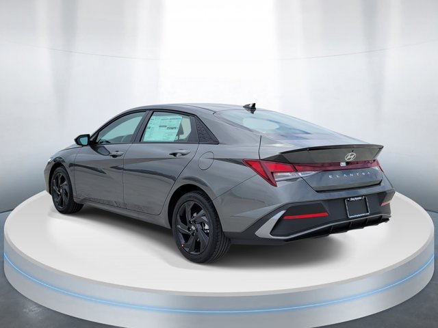 New 2026 Hyundai Elantra SEL Sport FWD image 3