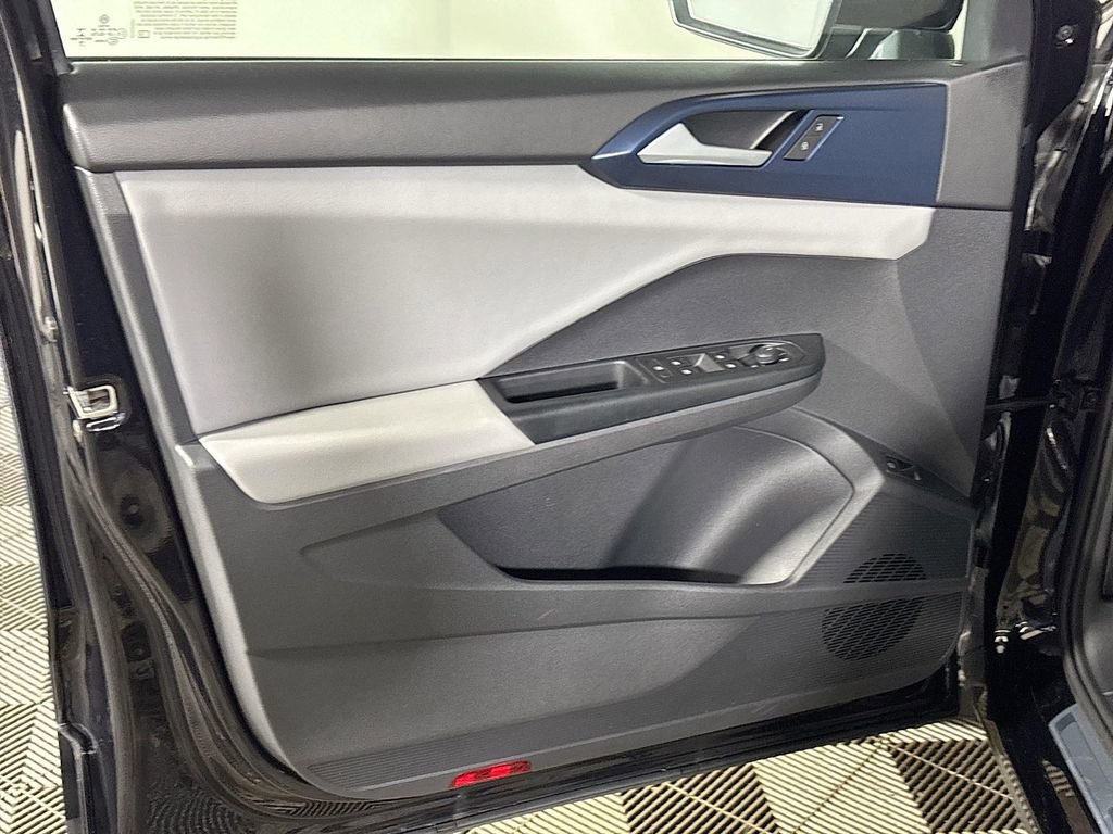 Used 2022 Volkswagen Taos SE w/ Panoramic Sunroof Package AWD/4WD image 10