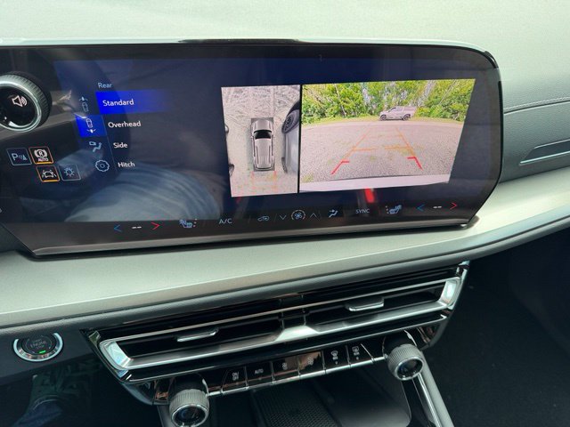 New 2027 Chevrolet Traverse LT w/ Driver Confidence Package FWD image 24