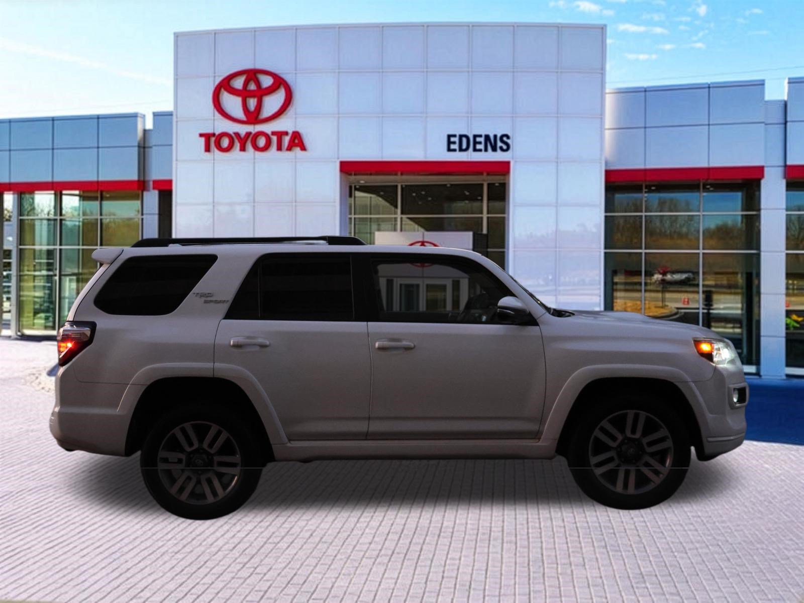 Used 2022 Toyota 4Runner TRD Sport w/ Technology Package AWD/4WD image 2