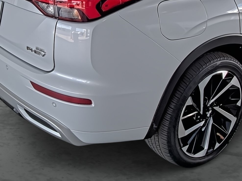 Used 2024 Mitsubishi Outlander 4WD Plug-In Hybrid image 12