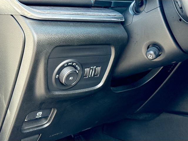 Used 2025 Jeep Grand Cherokee Overland AWD/4WD image 11