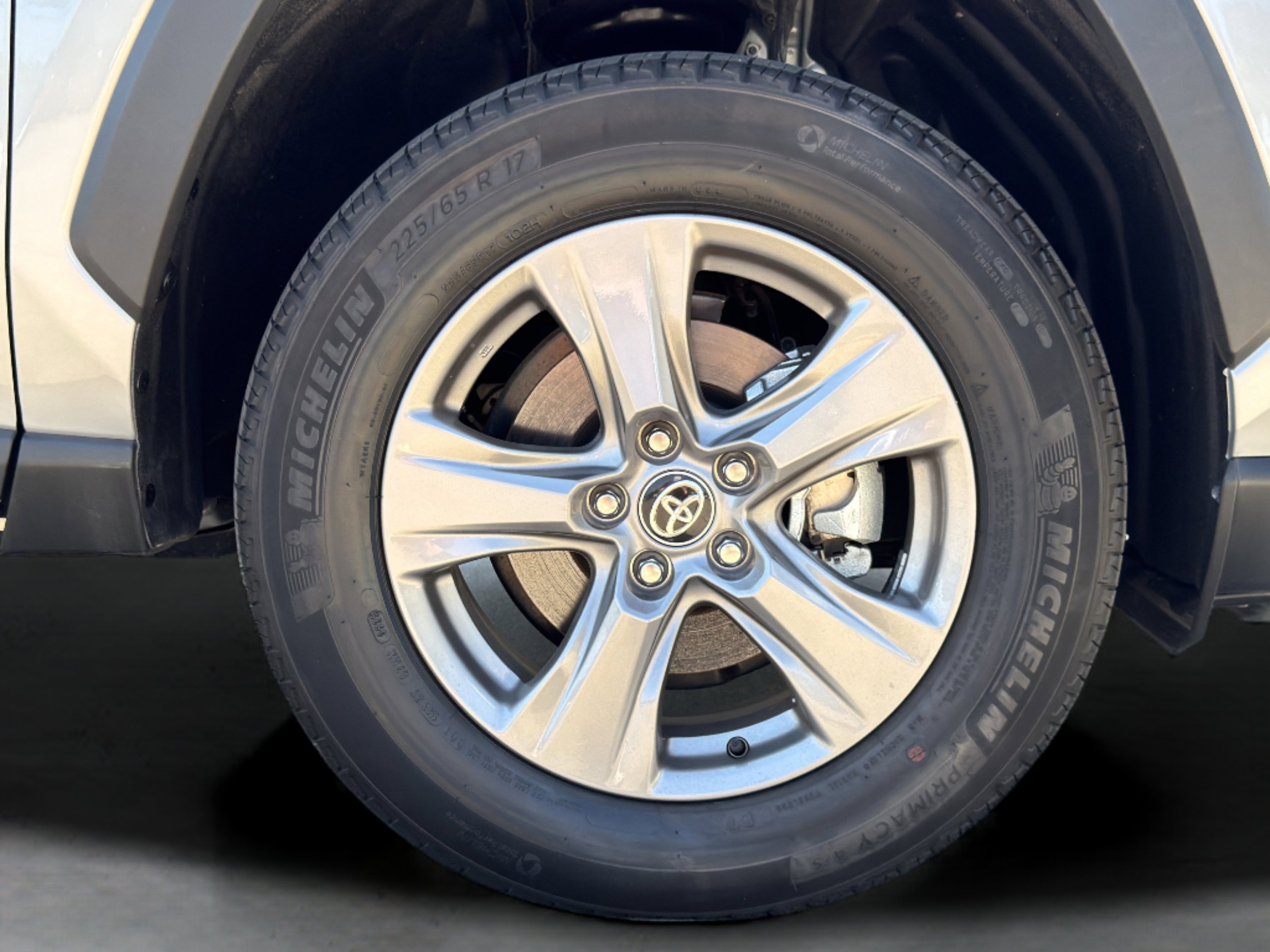 Used 2025 Toyota RAV4 XLE image 9