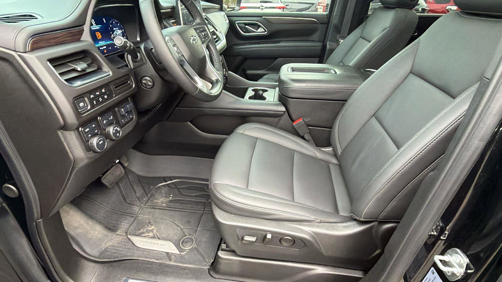 Used 2024 Chevrolet Suburban Z71 w/ Luxury Package AWD/4WD image 13