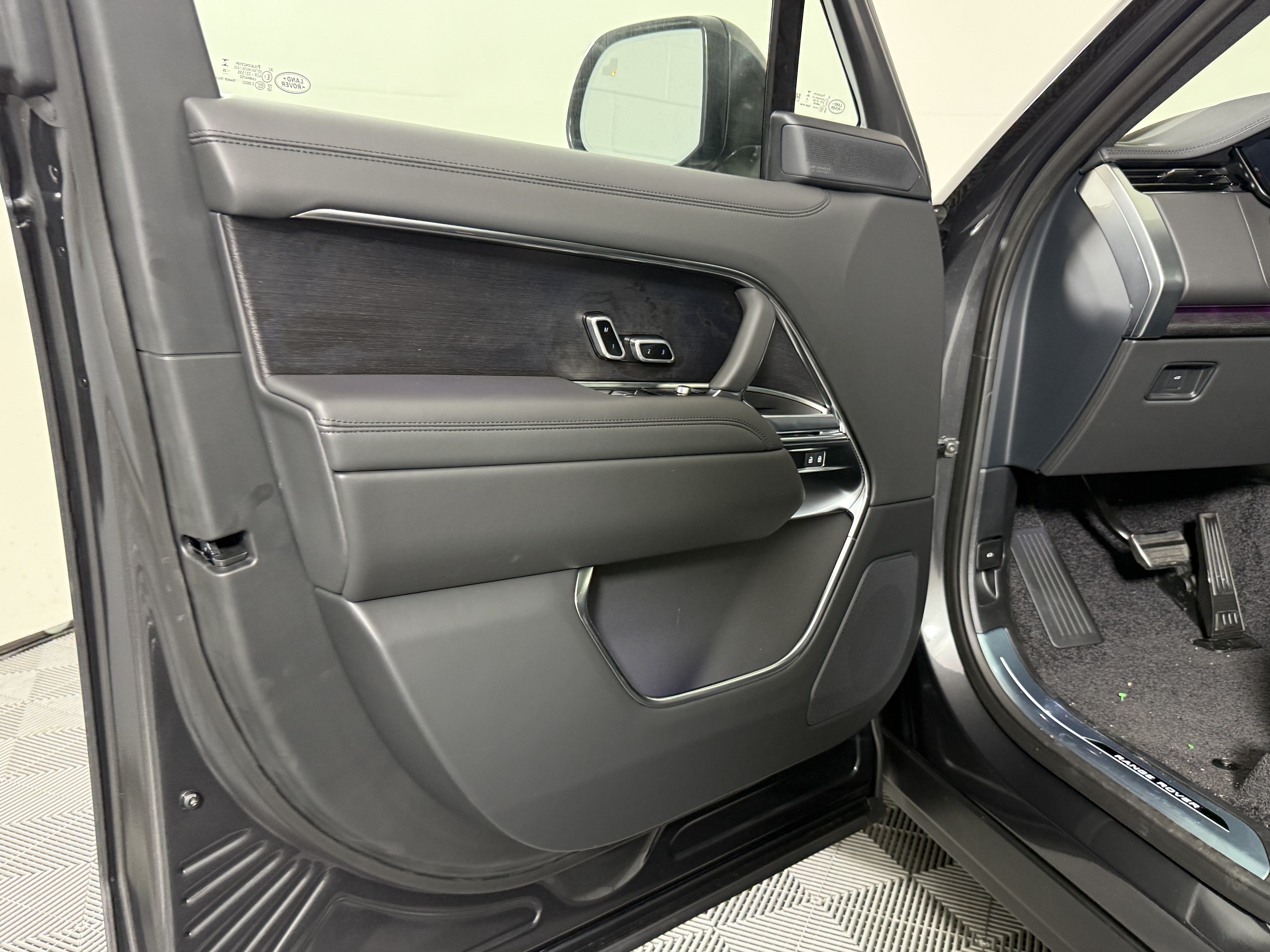 New 2026 Land Rover Range Rover SE AWD/4WD image 13