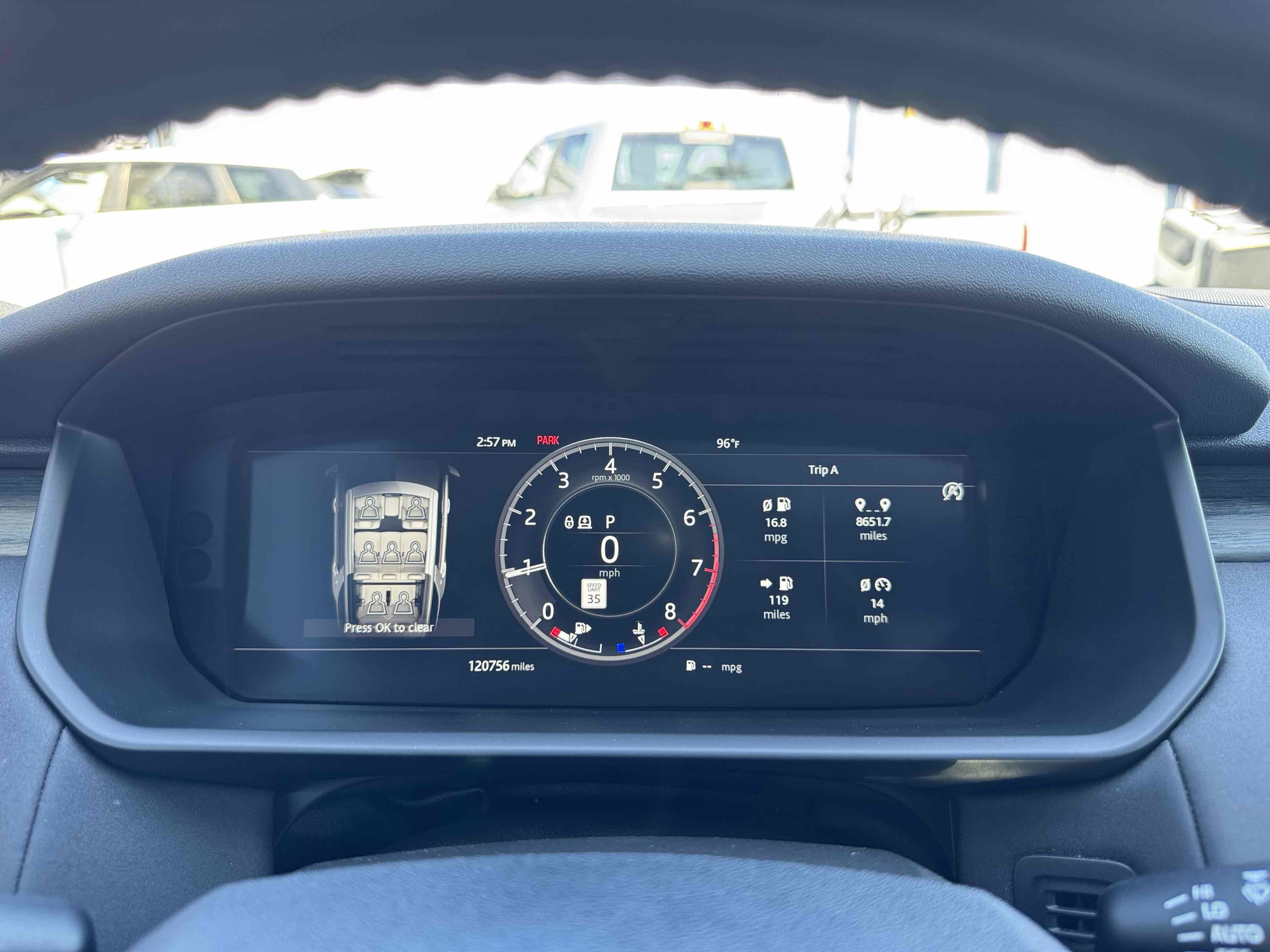 Used 2018 Land Rover Discovery HSE AWD/4WD image 25