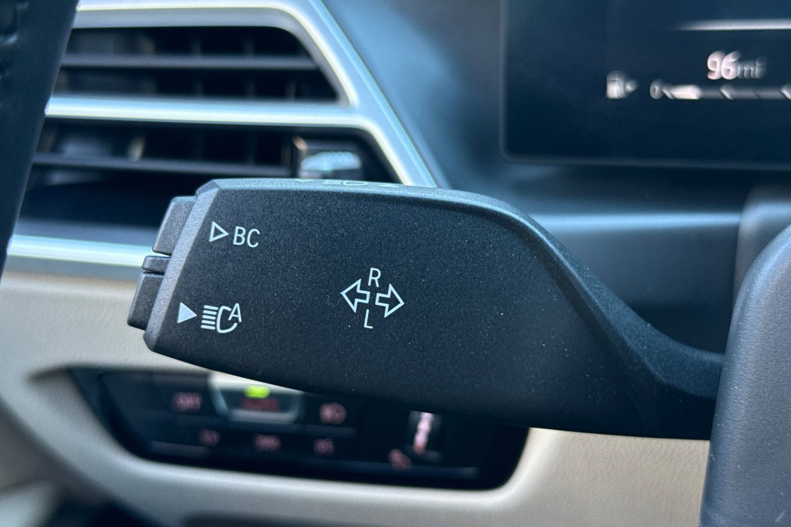 Used 2025 BMW 330i Sedan w/ Premium Package image 32