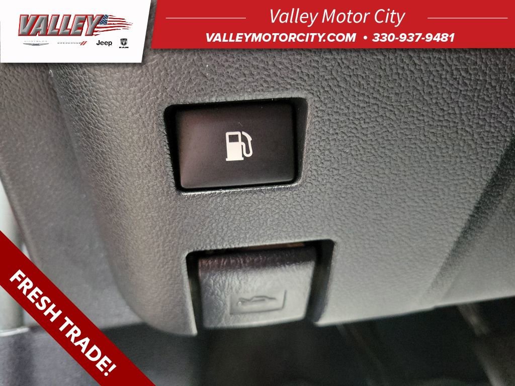 Used 2022 Toyota Prius LE image 30