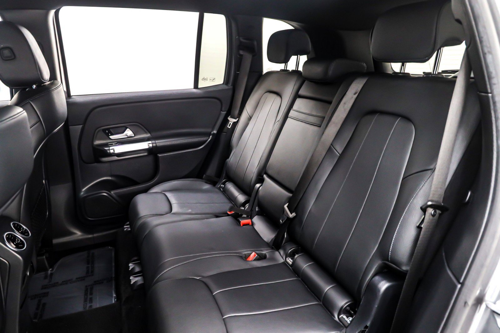 Used 2022 Mercedes-Benz GLB 250 4MATIC image 8