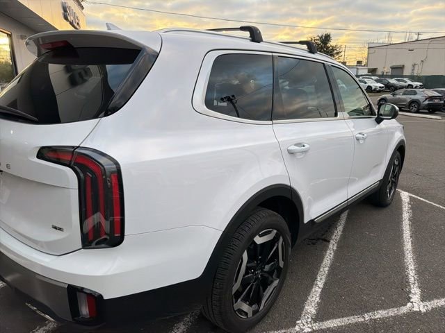 Used 2025 Kia Telluride EX w/ EX Captain's Chair Package image 11