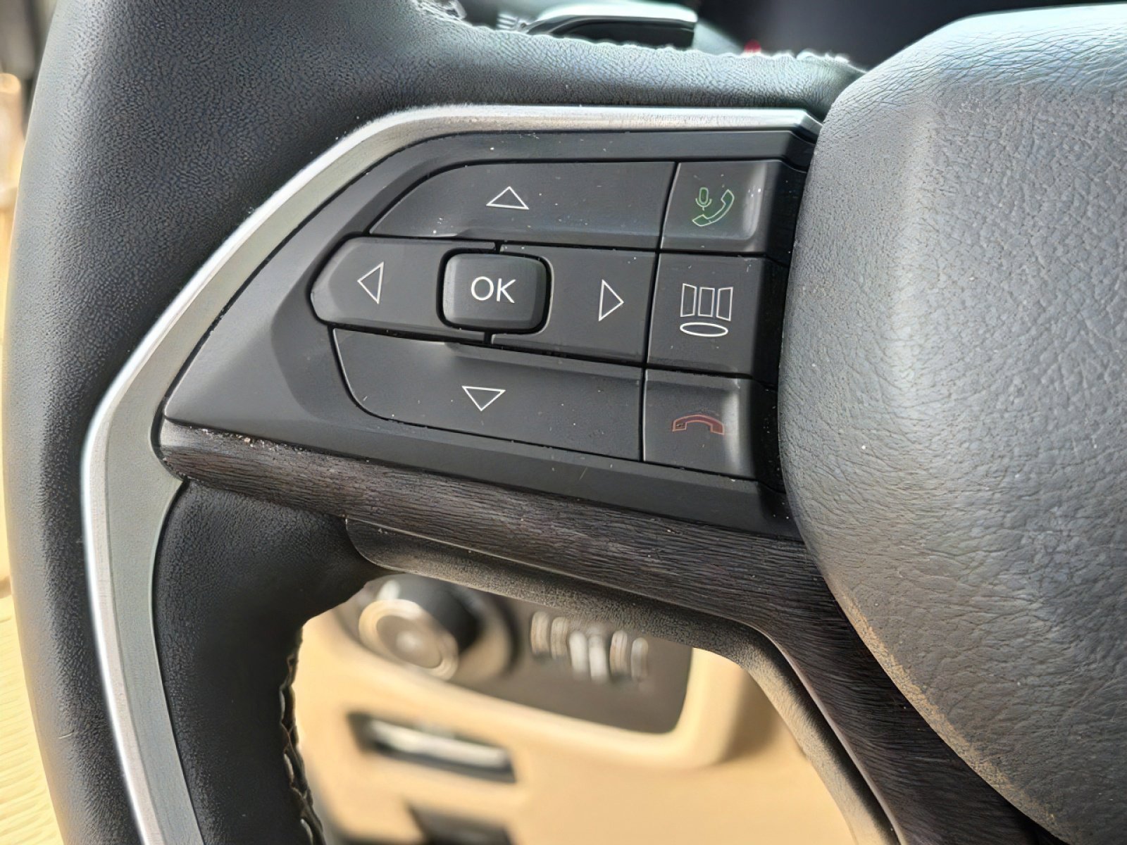 Used 2023 Jeep Grand Cherokee L Limited w/ Luxury Tech Group II RWD image 20