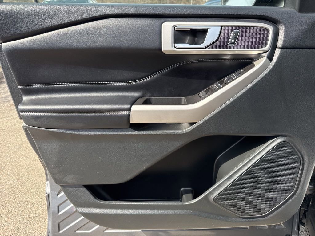 Used 2022 Ford Explorer XLT w/ Equipment Group 202A image 22