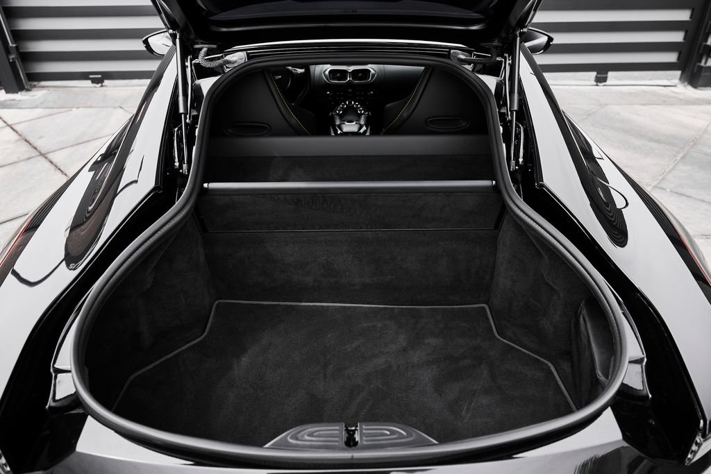 Used 2023 Aston Martin V8 Vantage Coupe RWD image 17
