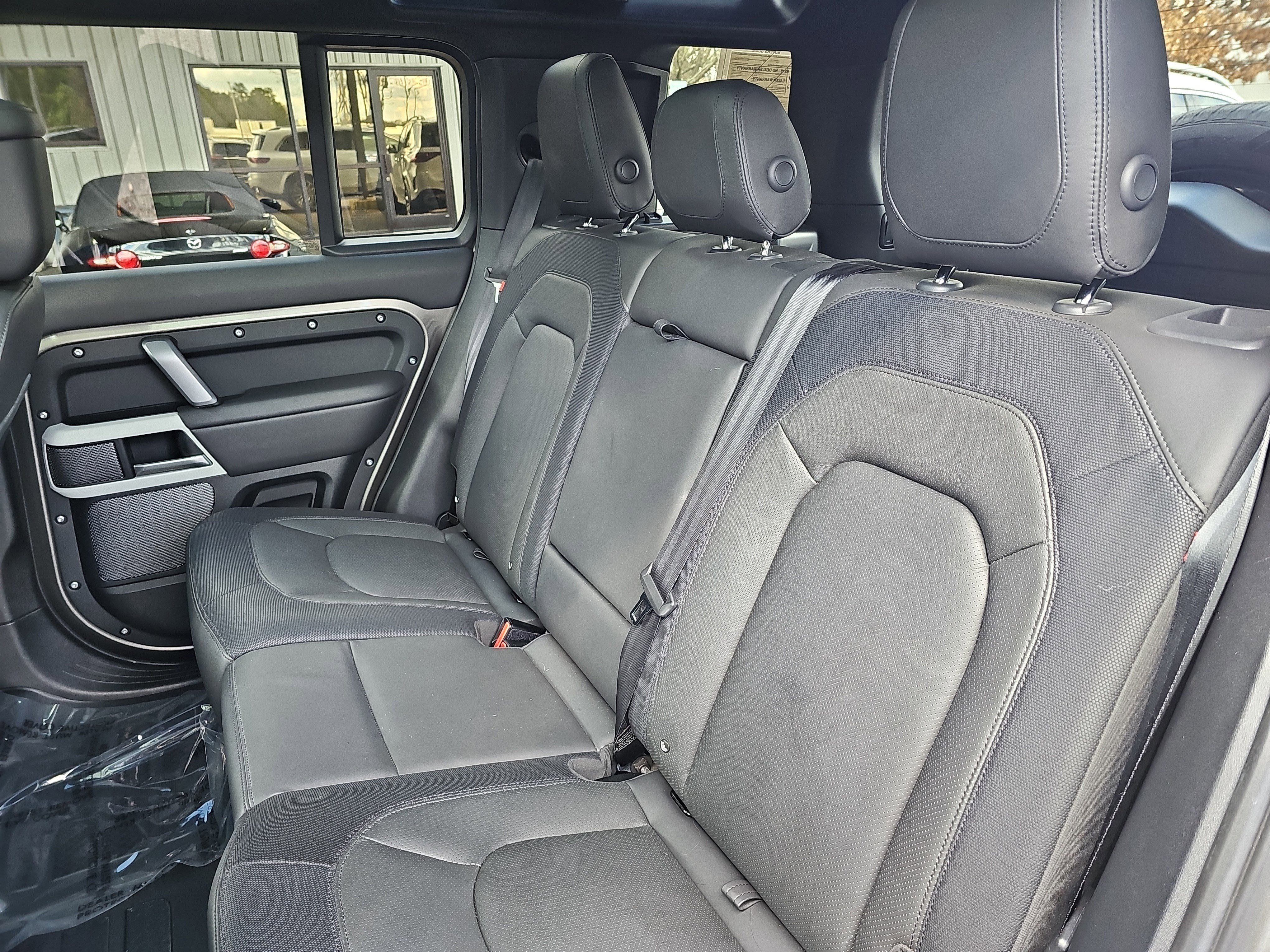 Used 2024 Land Rover Defender 110 X-Dynamic SE image 15