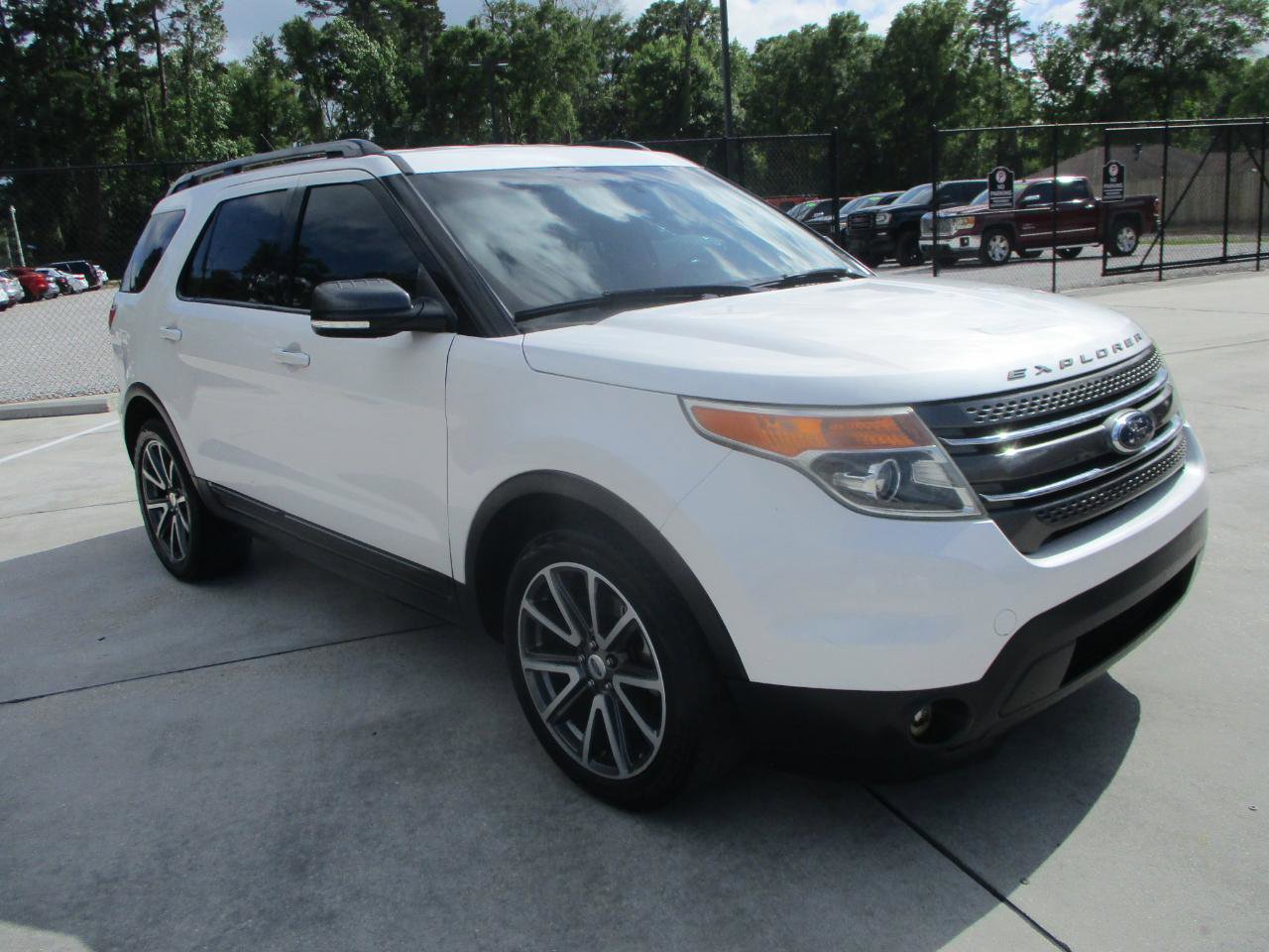 Used 2015 Ford Explorer XLT w/ Equipment Group 202A image 10
