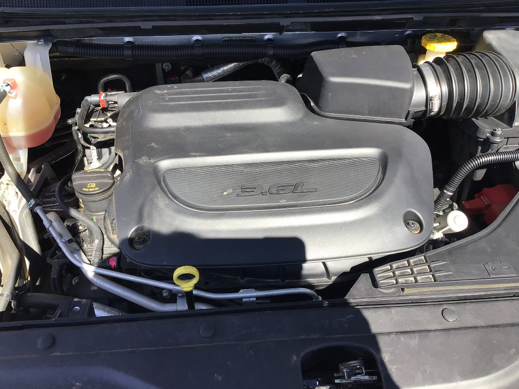 Used 2023 Chrysler Voyager LX image 5