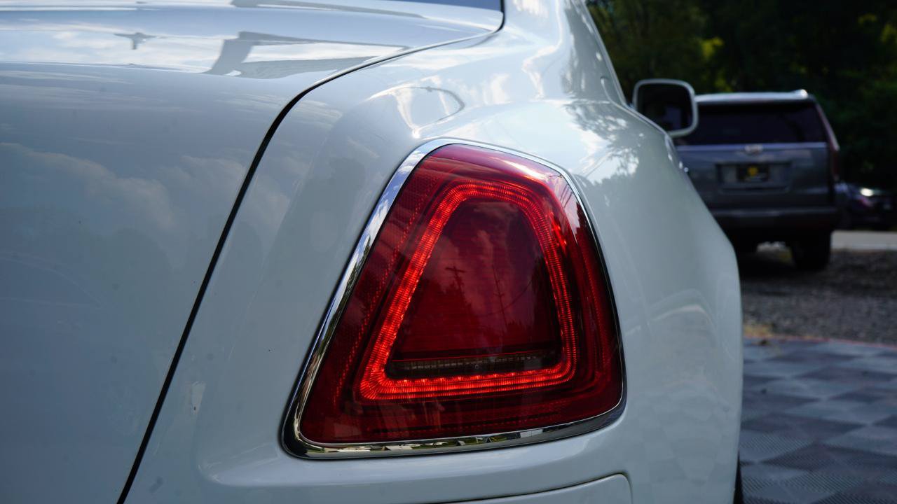 Used 2011 Rolls-Royce Ghost RWD image 19