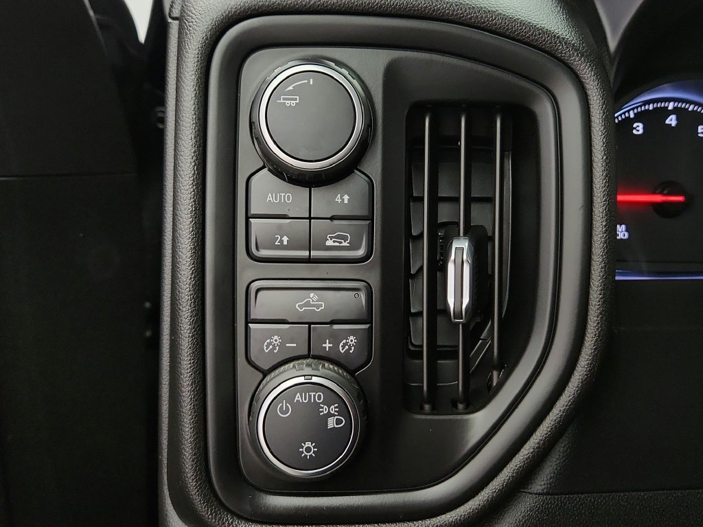 Used 2020 Chevrolet Silverado 1500 Custom w/ Custom Value Package AWD/4WD image 17