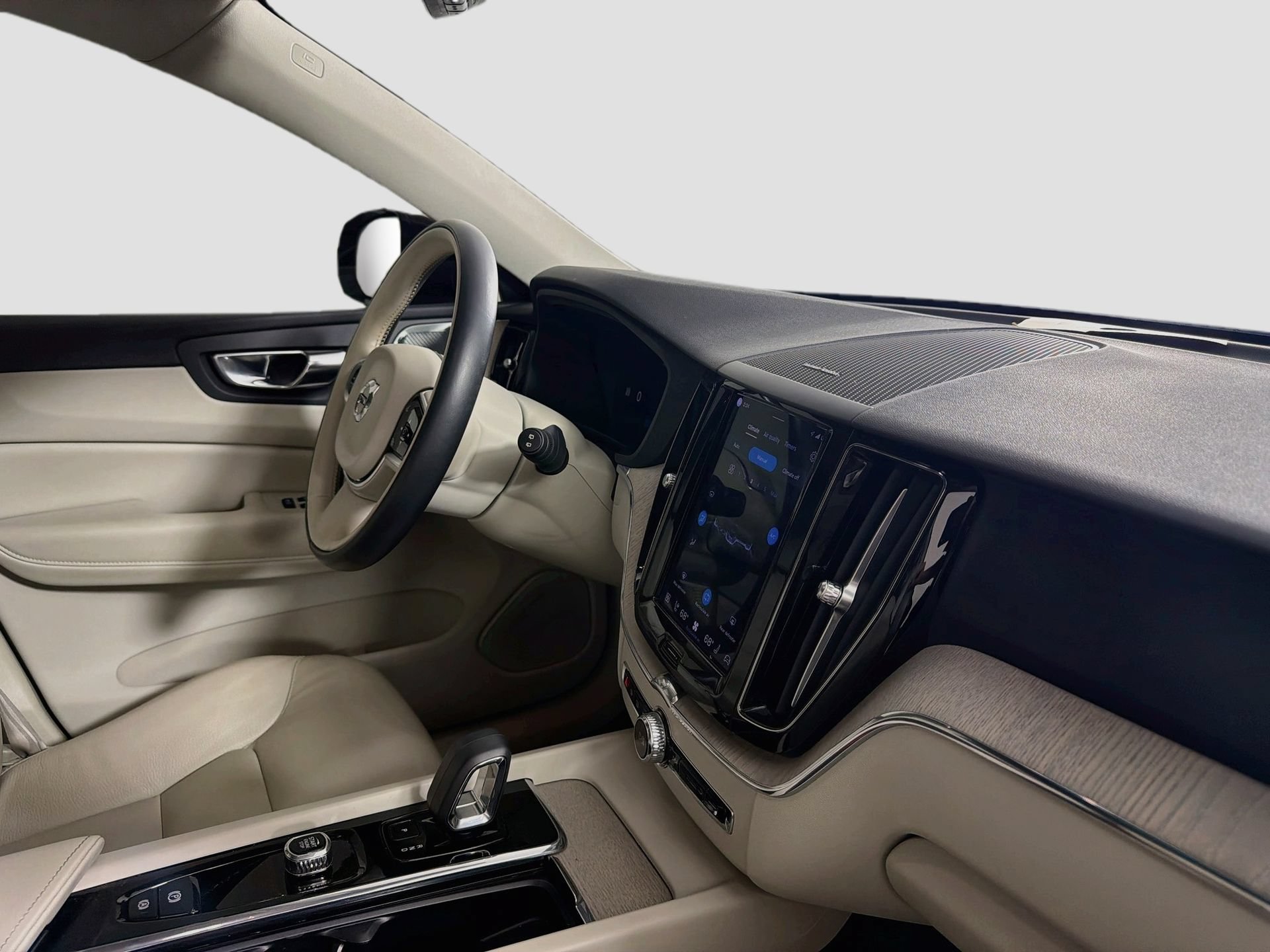 Certified 2023 Volvo XC60 B5 Plus w/ Protection Package Premier FWD image 30