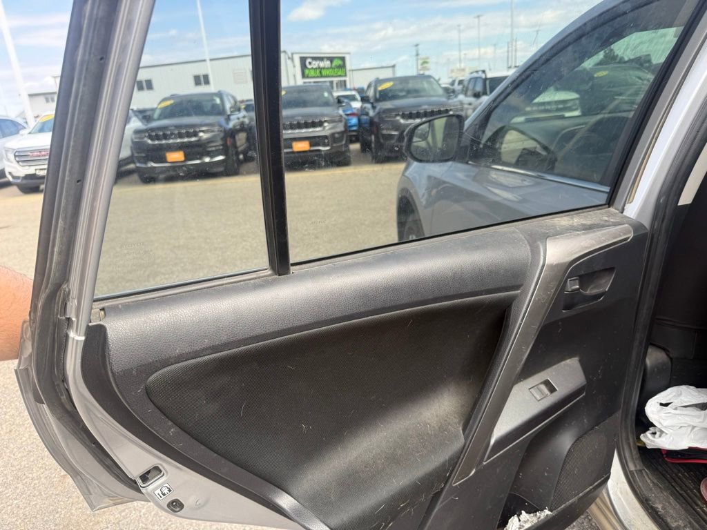 Used 2018 Toyota RAV4 LE w/ All Weather Liner Package AWD/4WD image 15