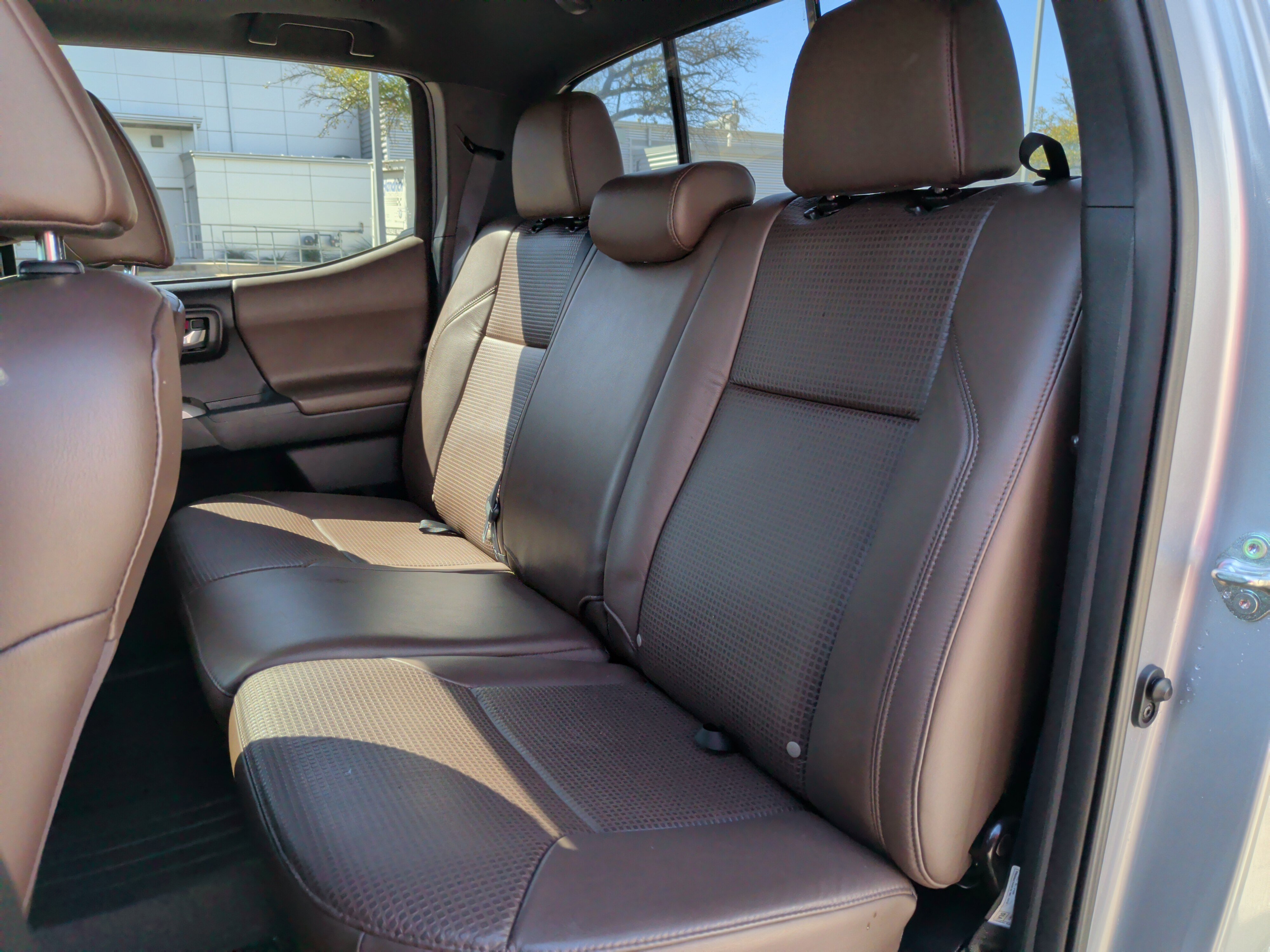 Used 2018 Toyota Tacoma Limited image 33