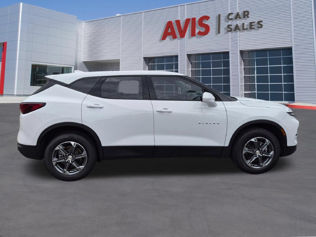 Used 2025 Chevrolet Blazer LT FWD image 5
