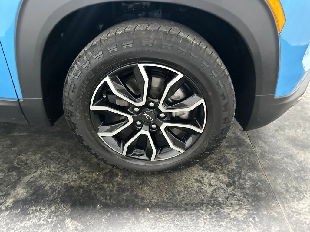 Used 2025 Chevrolet TrailBlazer ACTIV w/ Driver Confidence Package FWD image 4