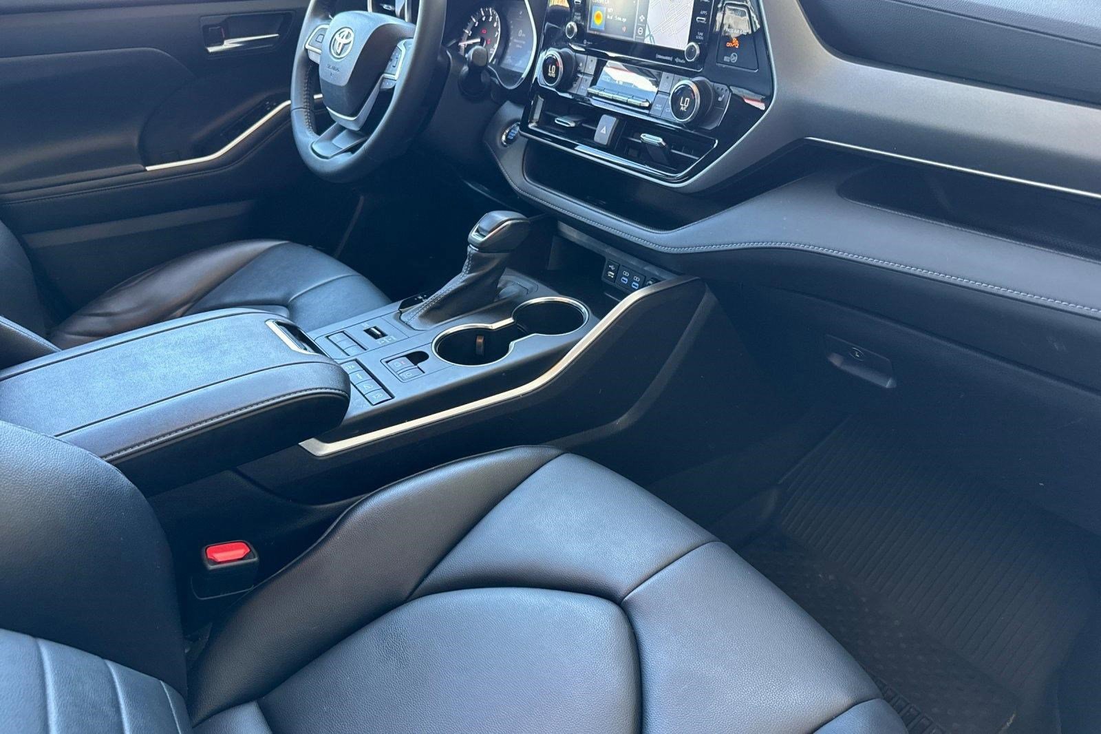 Used 2022 Toyota Highlander XLE image 33