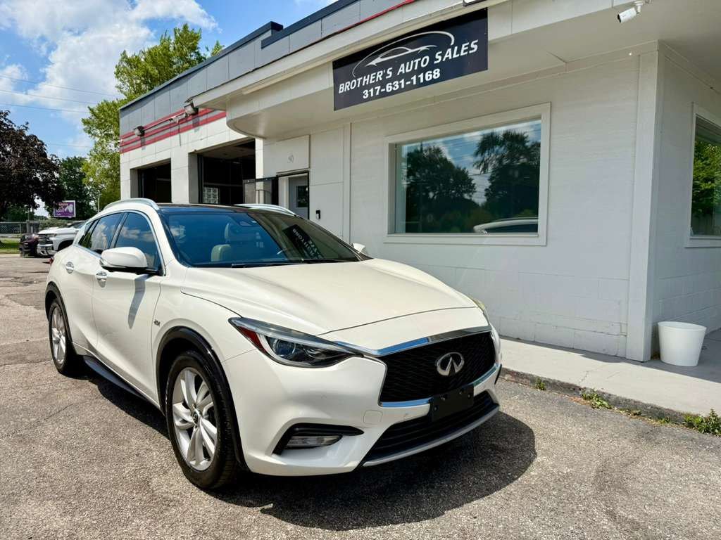 Used 2017 INFINITI QX30 Premium w/ Technology Package FWD image 7