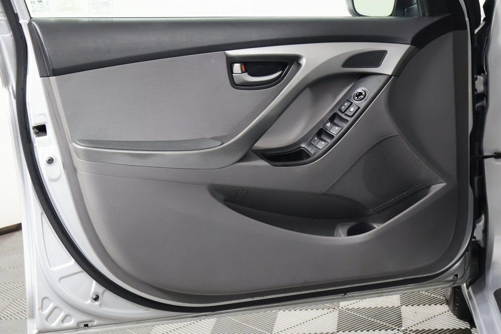 Used 2014 Hyundai Elantra SE FWD image 12
