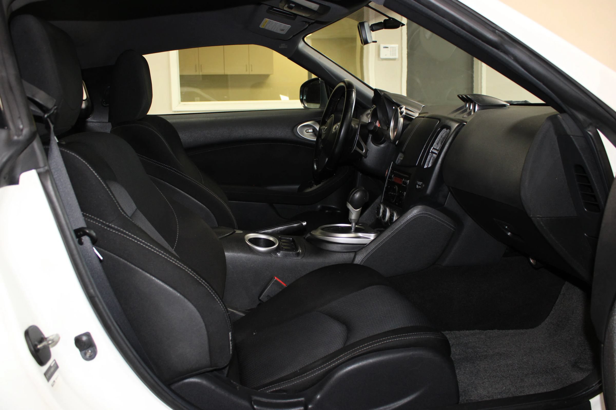 Used 2011 Nissan 370Z Coupe RWD image 22