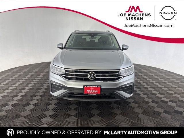 Used 2023 Volkswagen Tiguan SE image 2