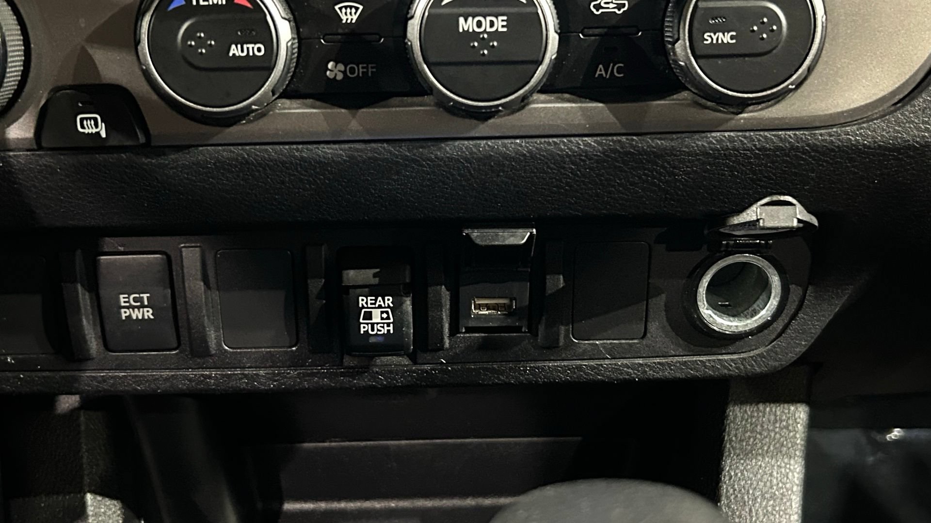 Used 2023 Toyota Tacoma SR5 AWD/4WD image 72