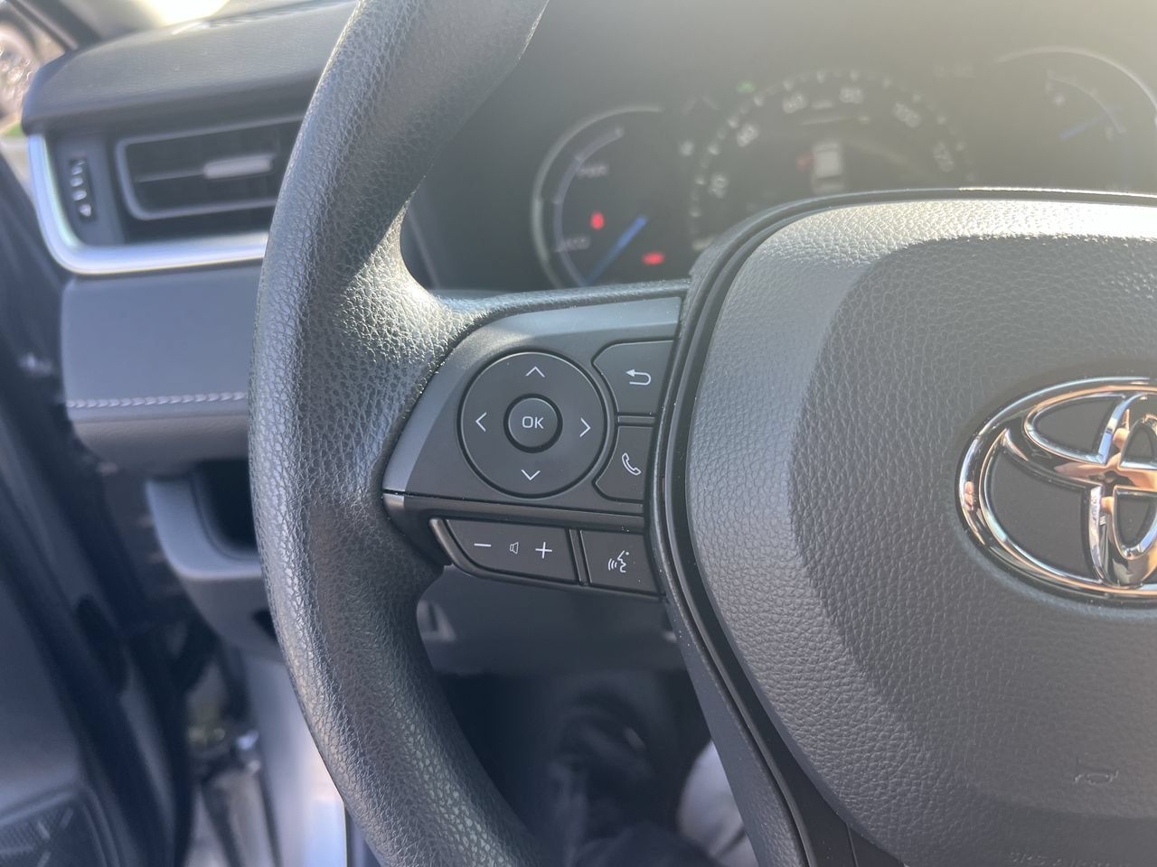Used 2025 Toyota RAV4 XLE AWD/4WD image 19