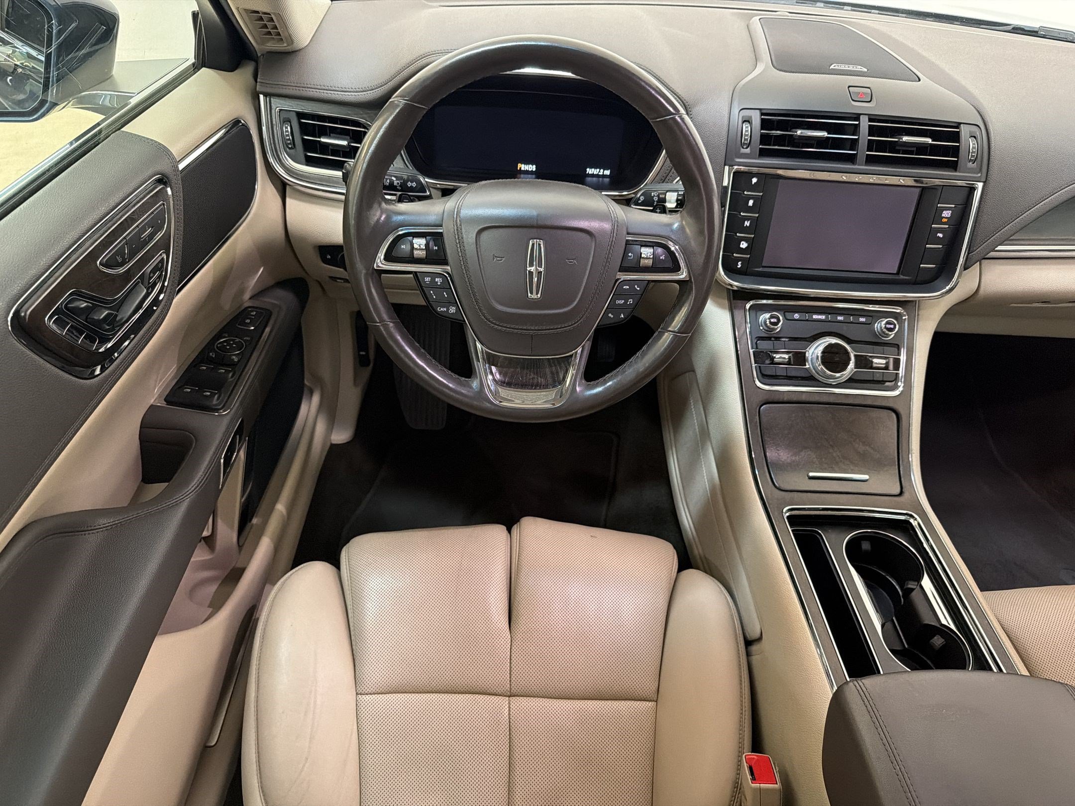 Used 2019 Lincoln Continental Select w/ Continental Climate Package FWD image 23