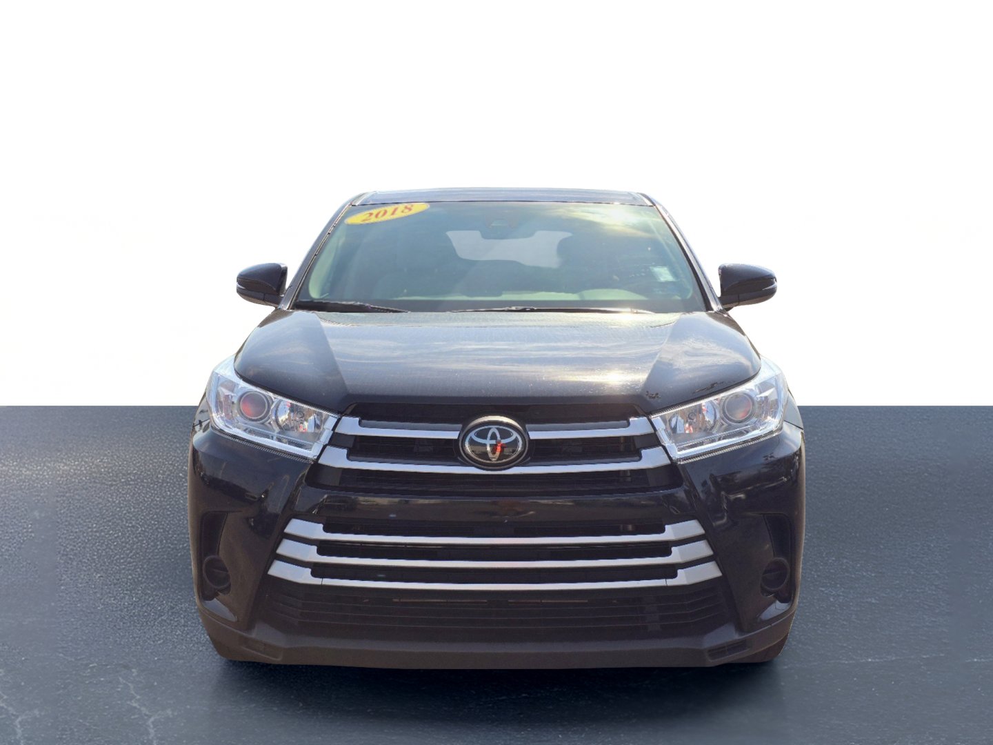 Used 2018 Toyota Highlander LE image 2