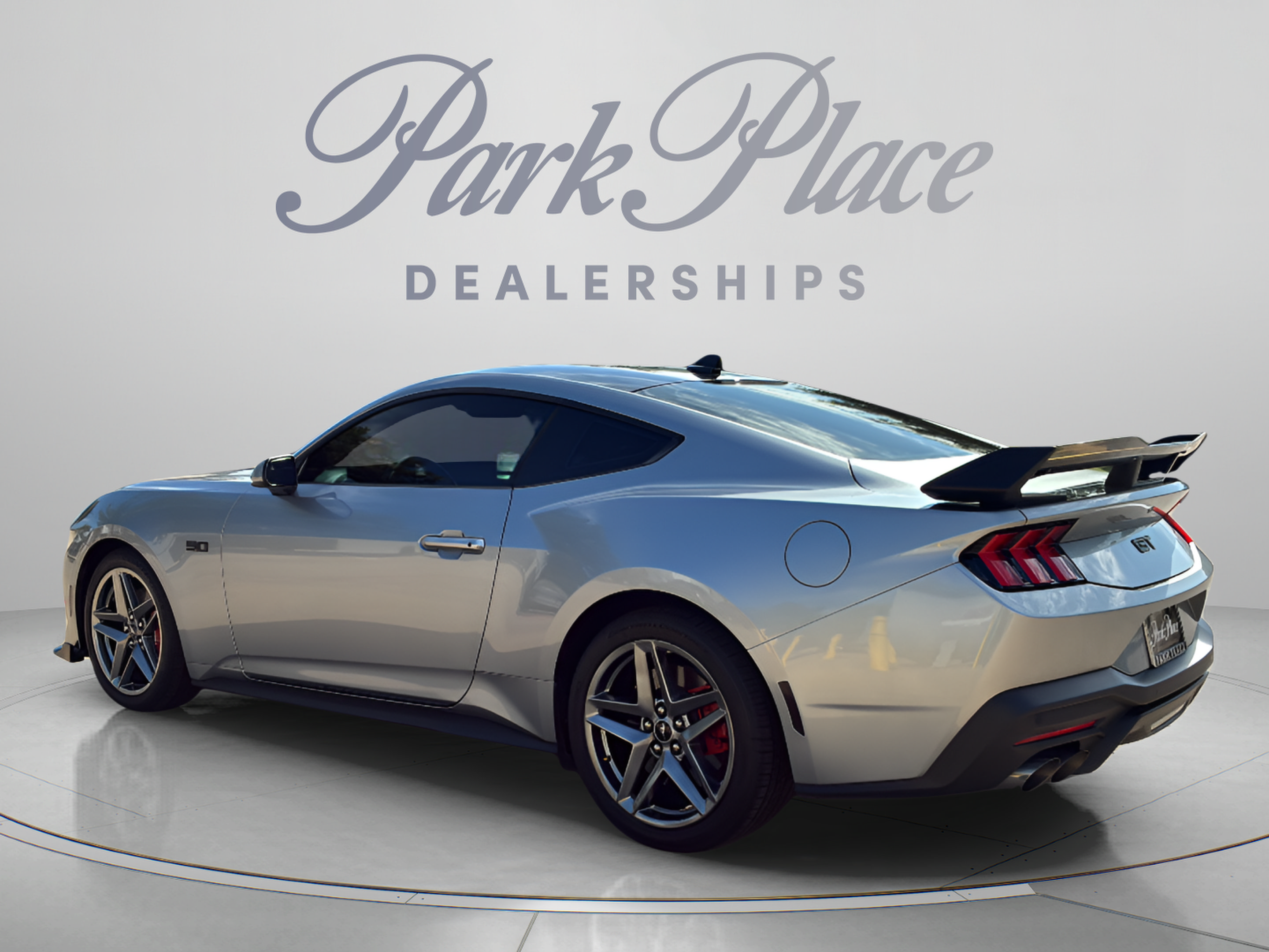 Used 2024 Ford Mustang GT RWD image 3