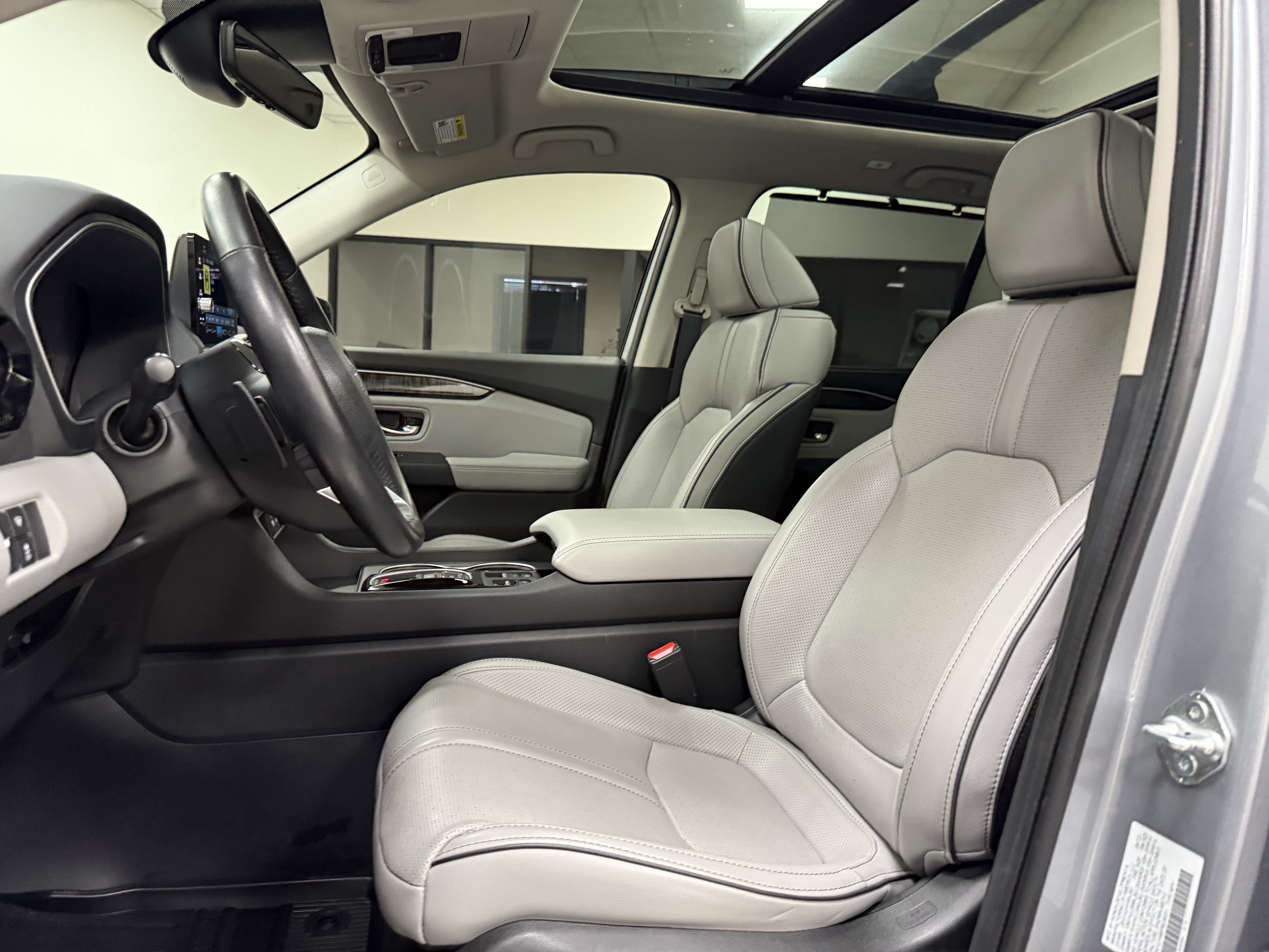 Used 2023 Honda Pilot Elite image 11