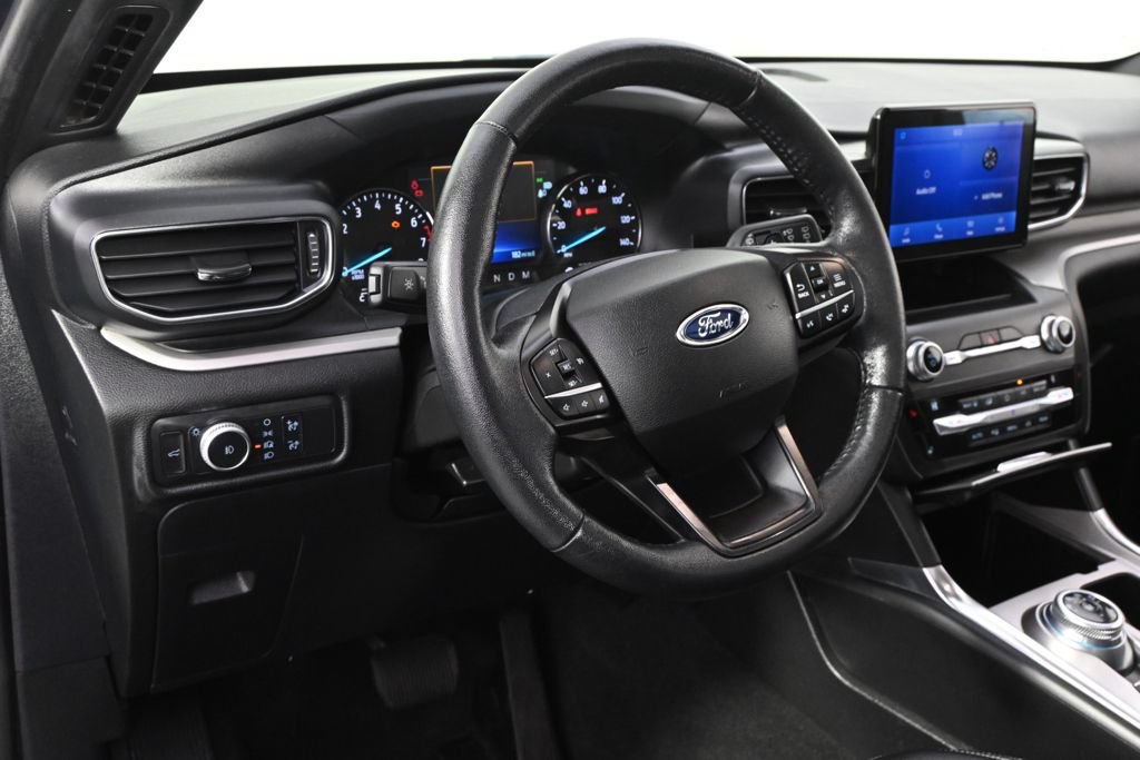 Used 2020 Ford Explorer XLT w/ Equipment Group 202A AWD/4WD image 11