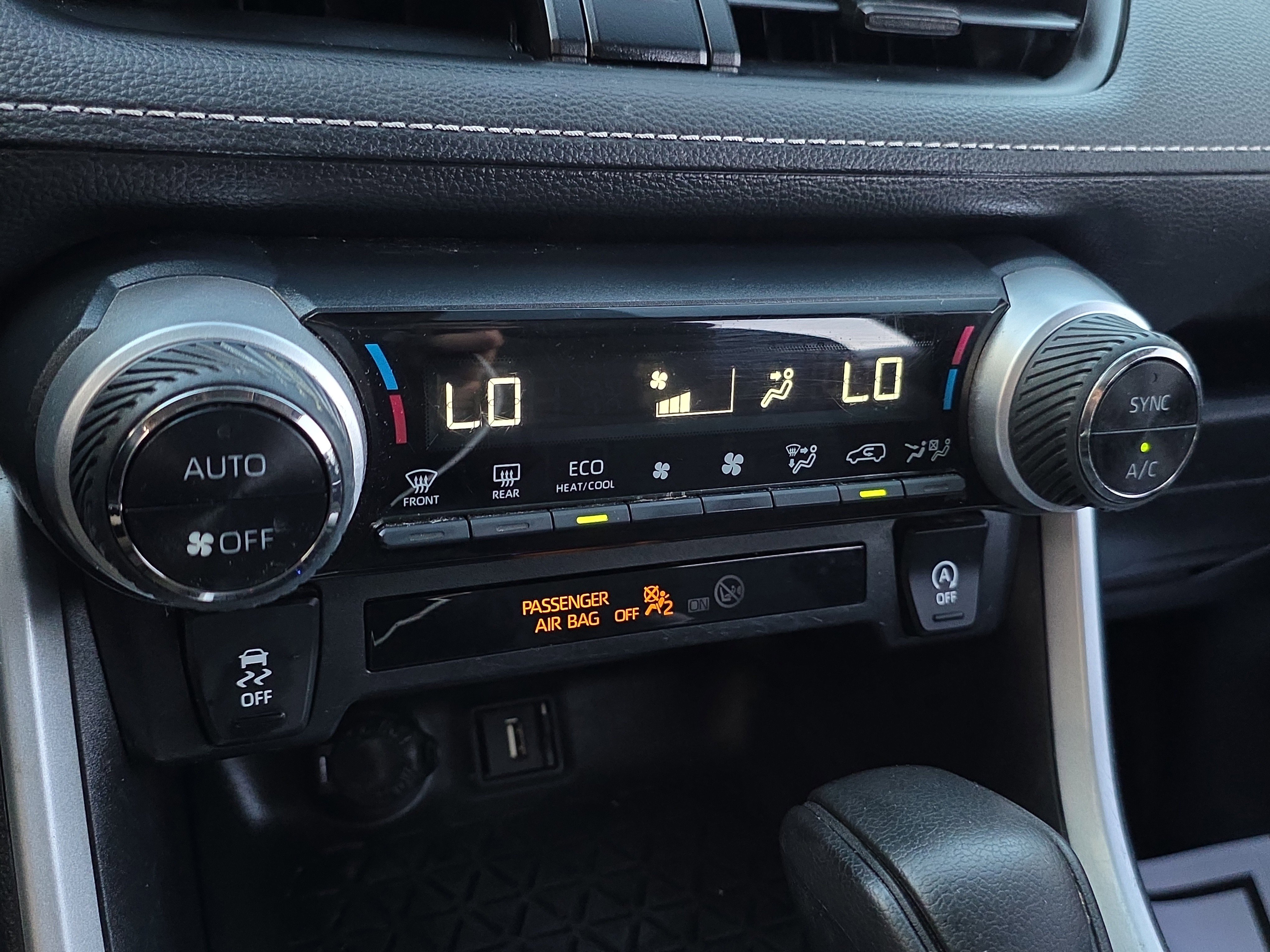 Used 2021 Toyota RAV4 XLE w/ Convenience Package image 18