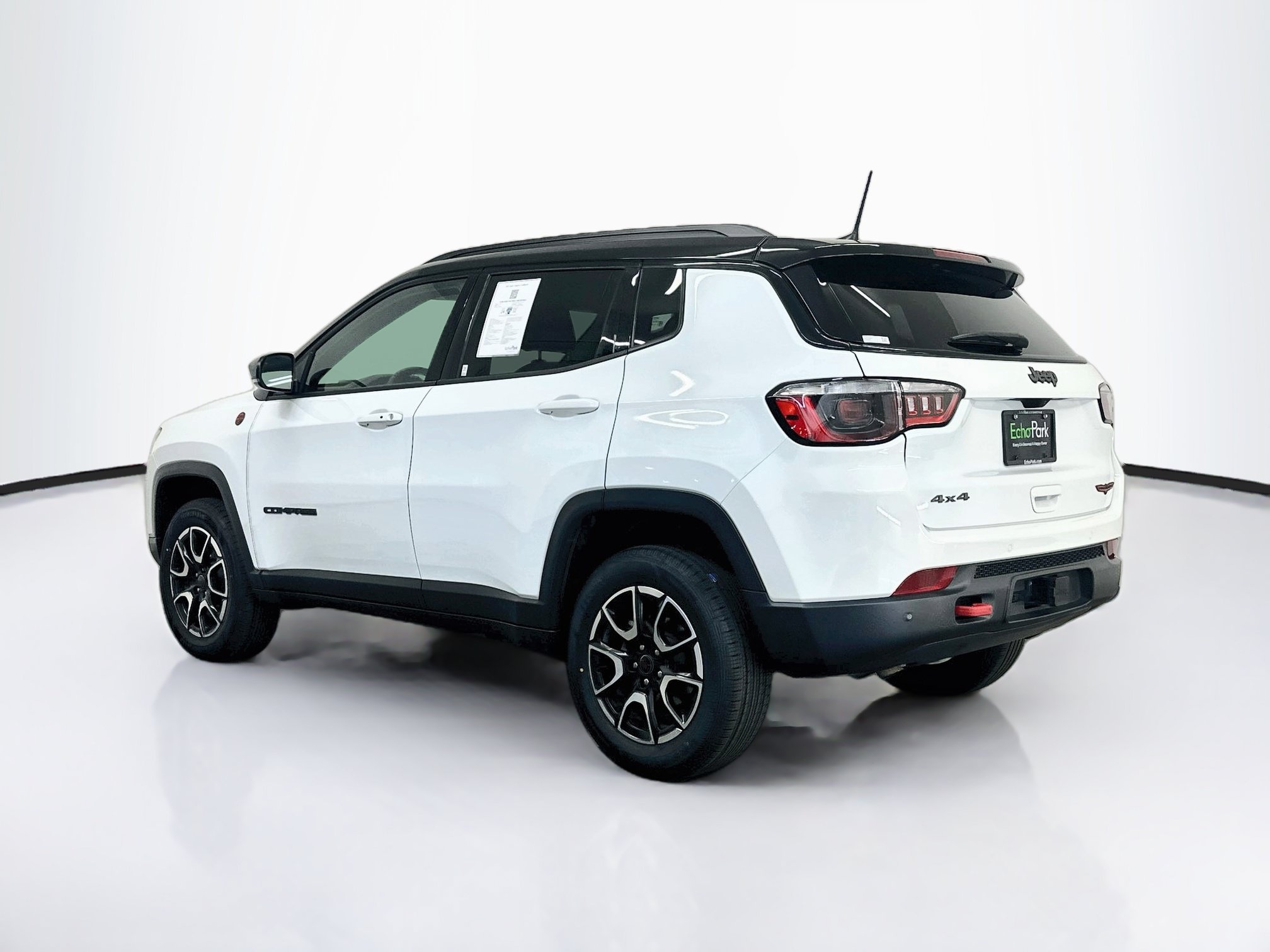 Used 2025 Jeep Compass Trailhawk w/ Trailer Tow Group AWD/4WD image 5