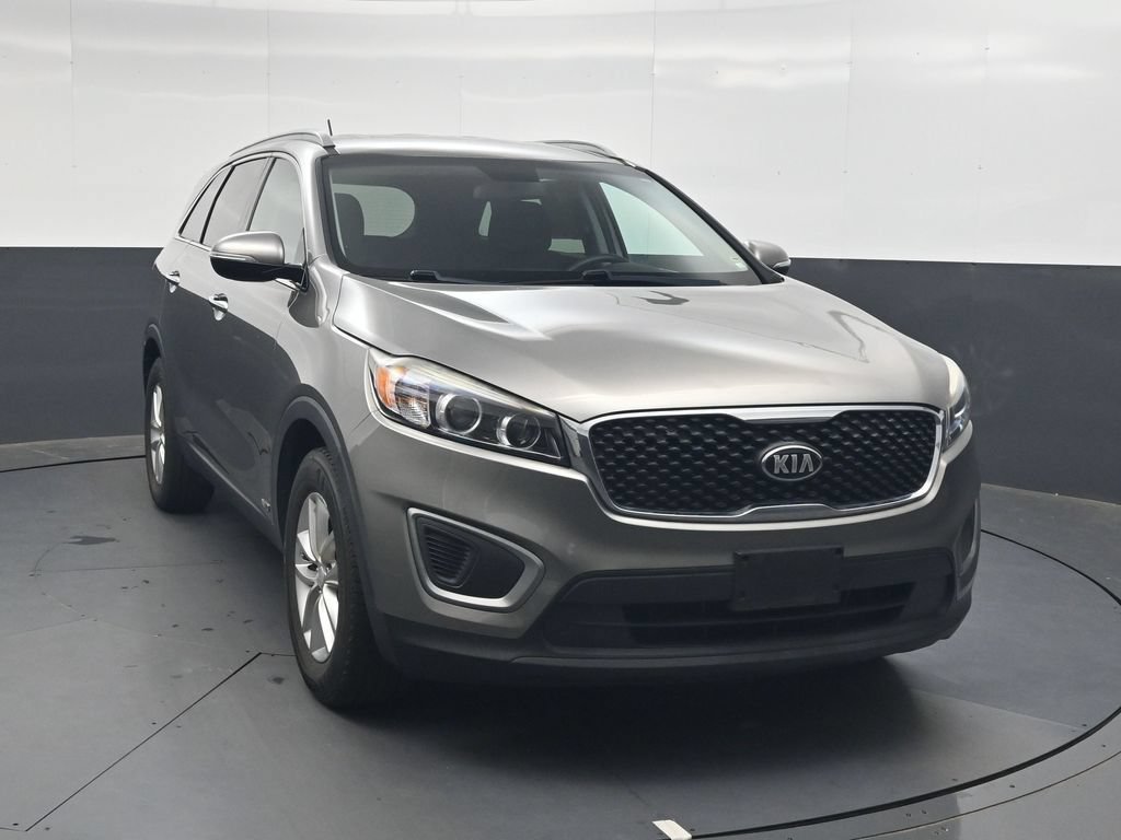 Used 2017 Kia Sorento AWD image 2
