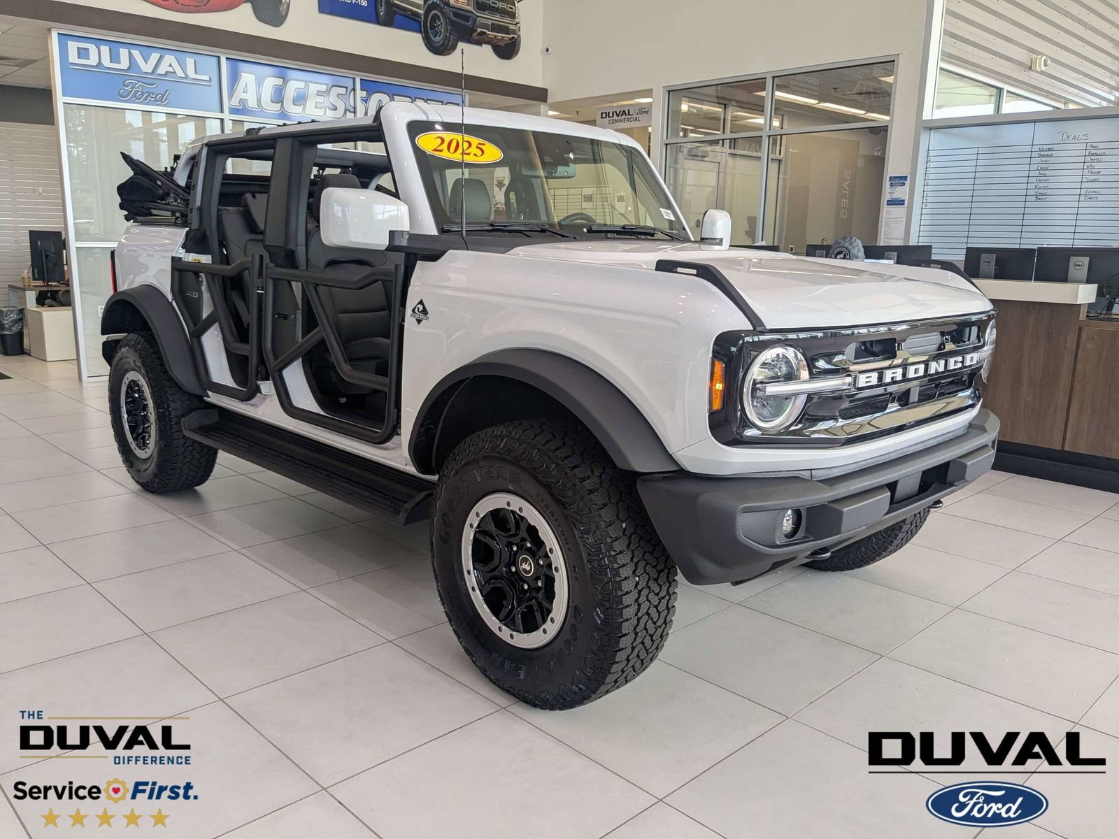 New 2025 Ford Bronco Outer Banks w/ Sasquatch Package AWD/4WD image 1