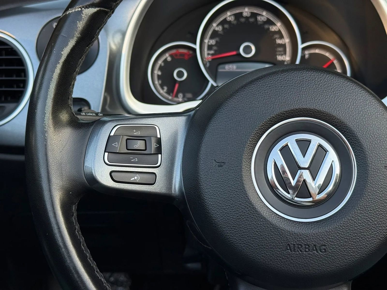 Used 2018 Volkswagen Beetle 2.0T Coast FWD image 32
