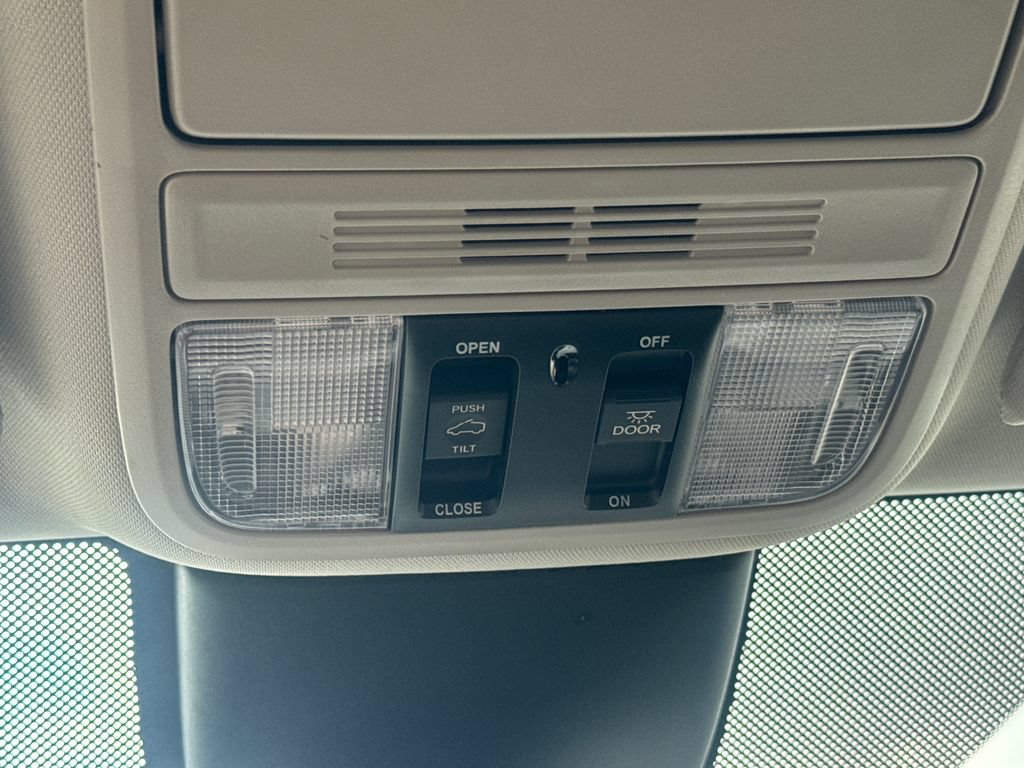 Used 2025 Honda Odyssey EX-L image 32