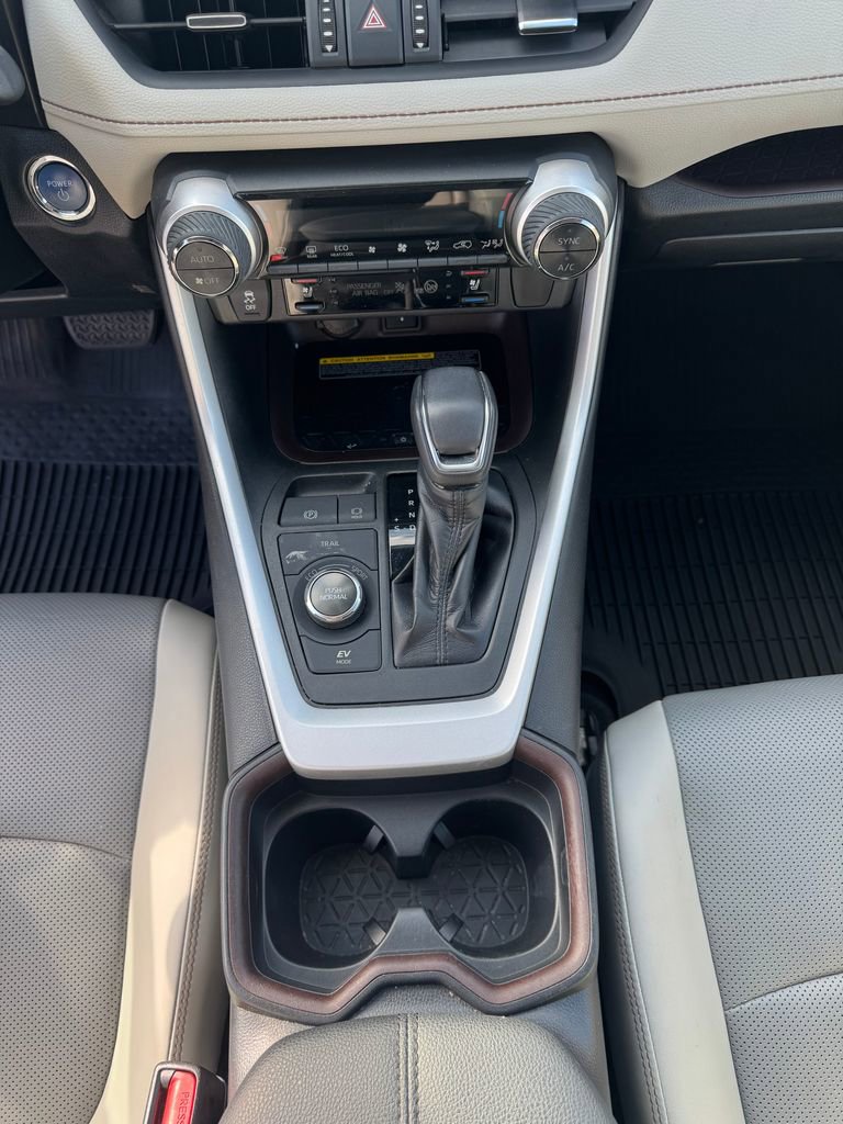 Used 2020 Toyota RAV4 Limited image 18