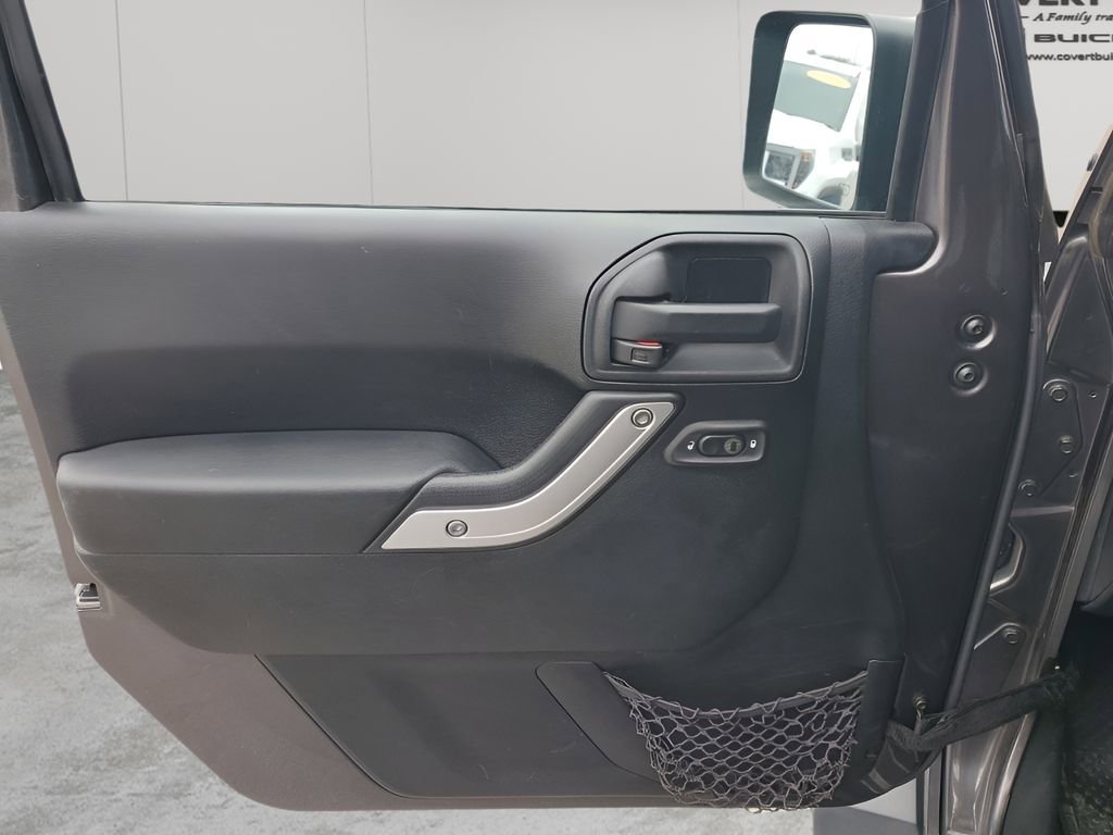 Used 2014 Jeep Wrangler Unlimited Sahara w/ Connectivity Group image 26